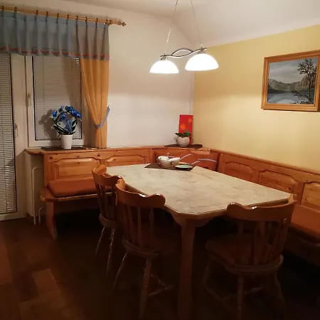 Apartma No.1, Studor 보히니