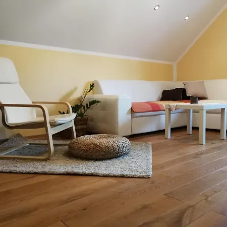 Apartma No.1, Studor 아파트