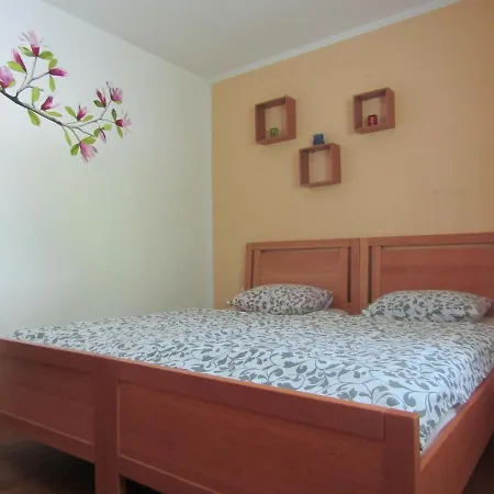 Apartma No.1, Studor *