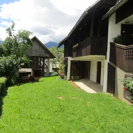 Apartma No.1, Studor